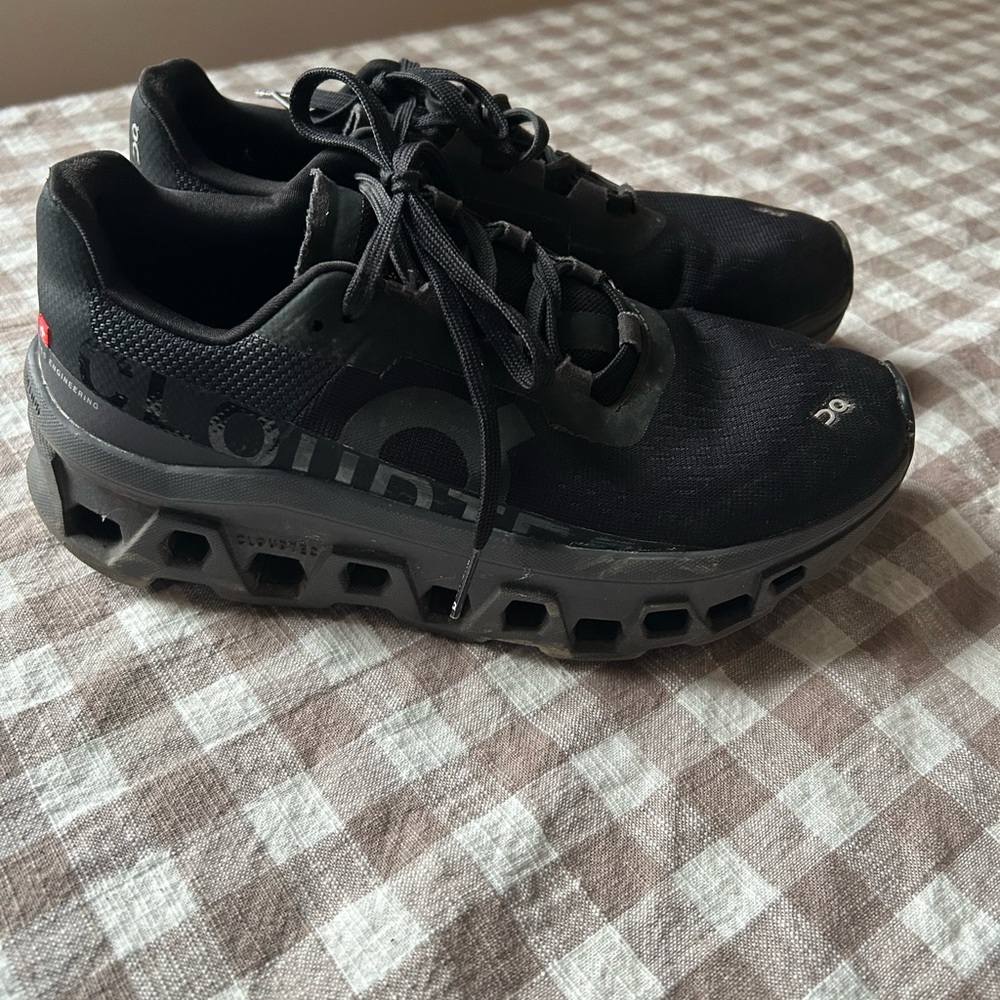 On Running woman’s Black Sneakers